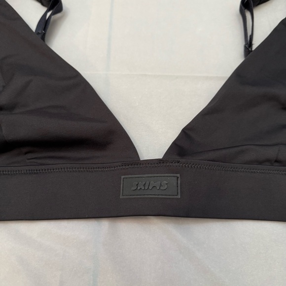 Women’s SKIMS Black Triangle Seamless Design bikini top size XL - Picture 2 of 5